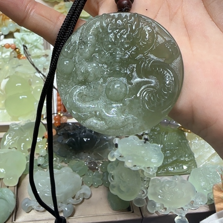 蛇纹石玉吊坠未镶嵌