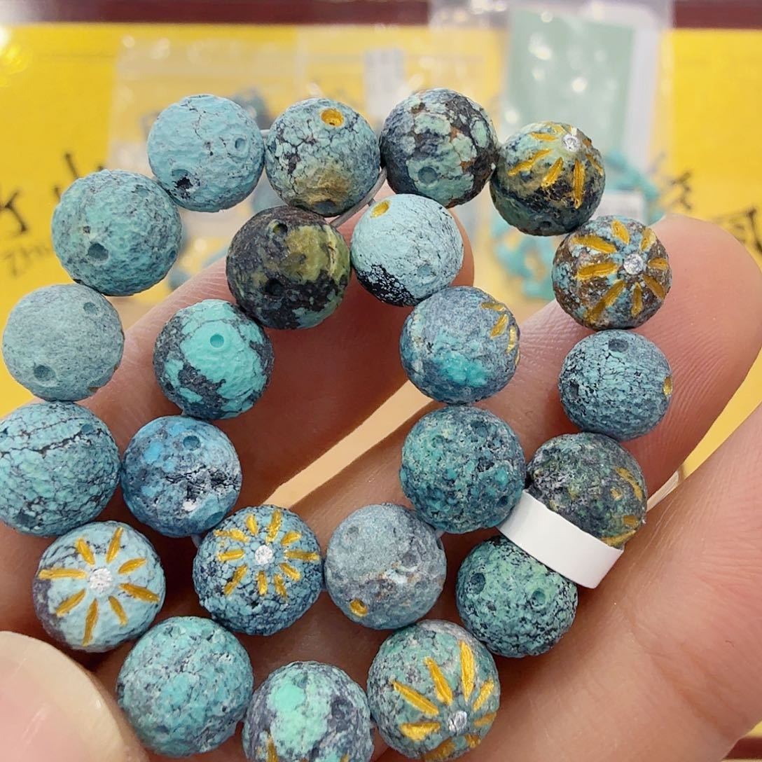 绿松石未镶嵌珠宝奇石