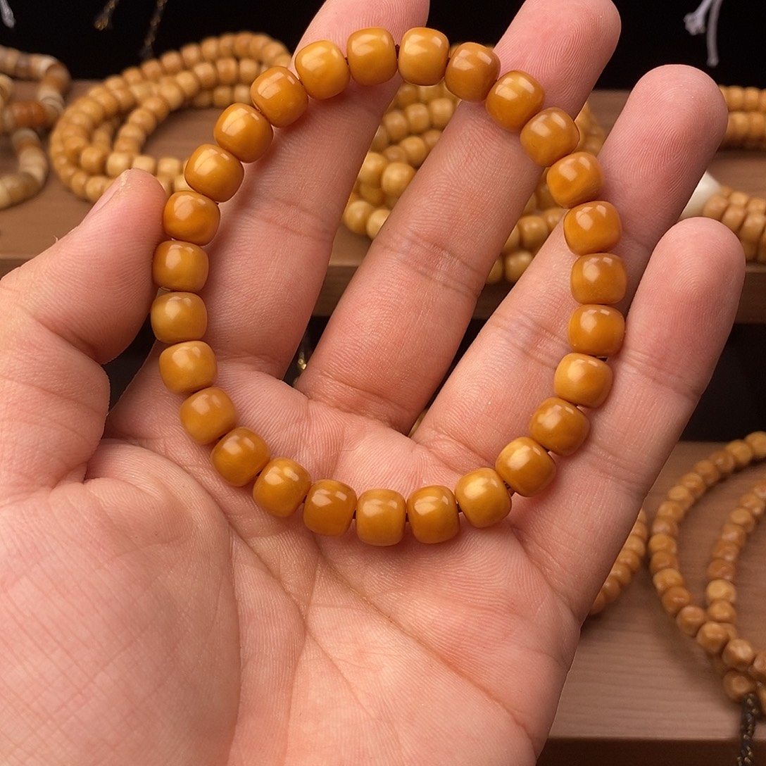 小***临龙脊菩提吊坠98精孔玉化