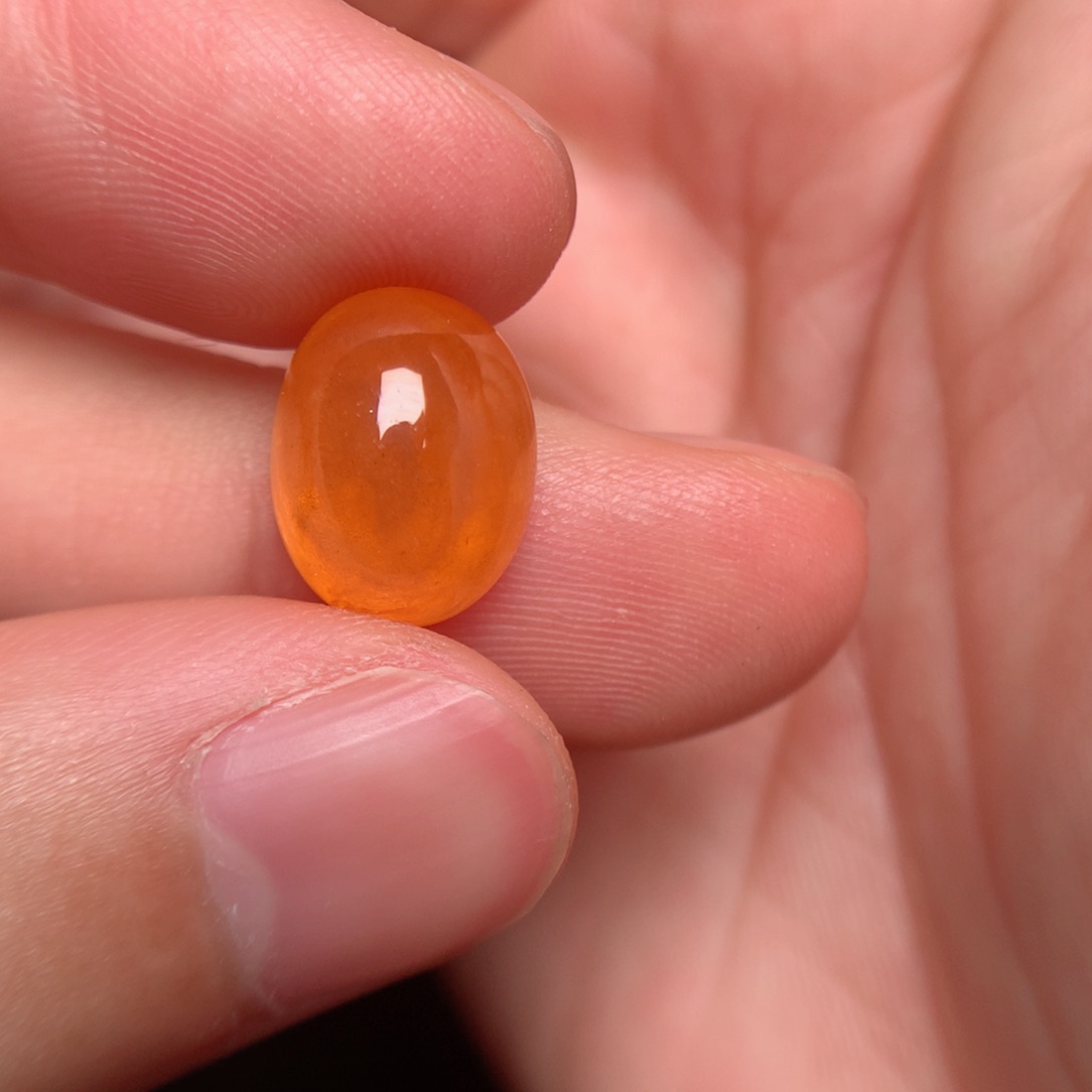 未镶嵌裸石石榴石（芬达石）王***哈