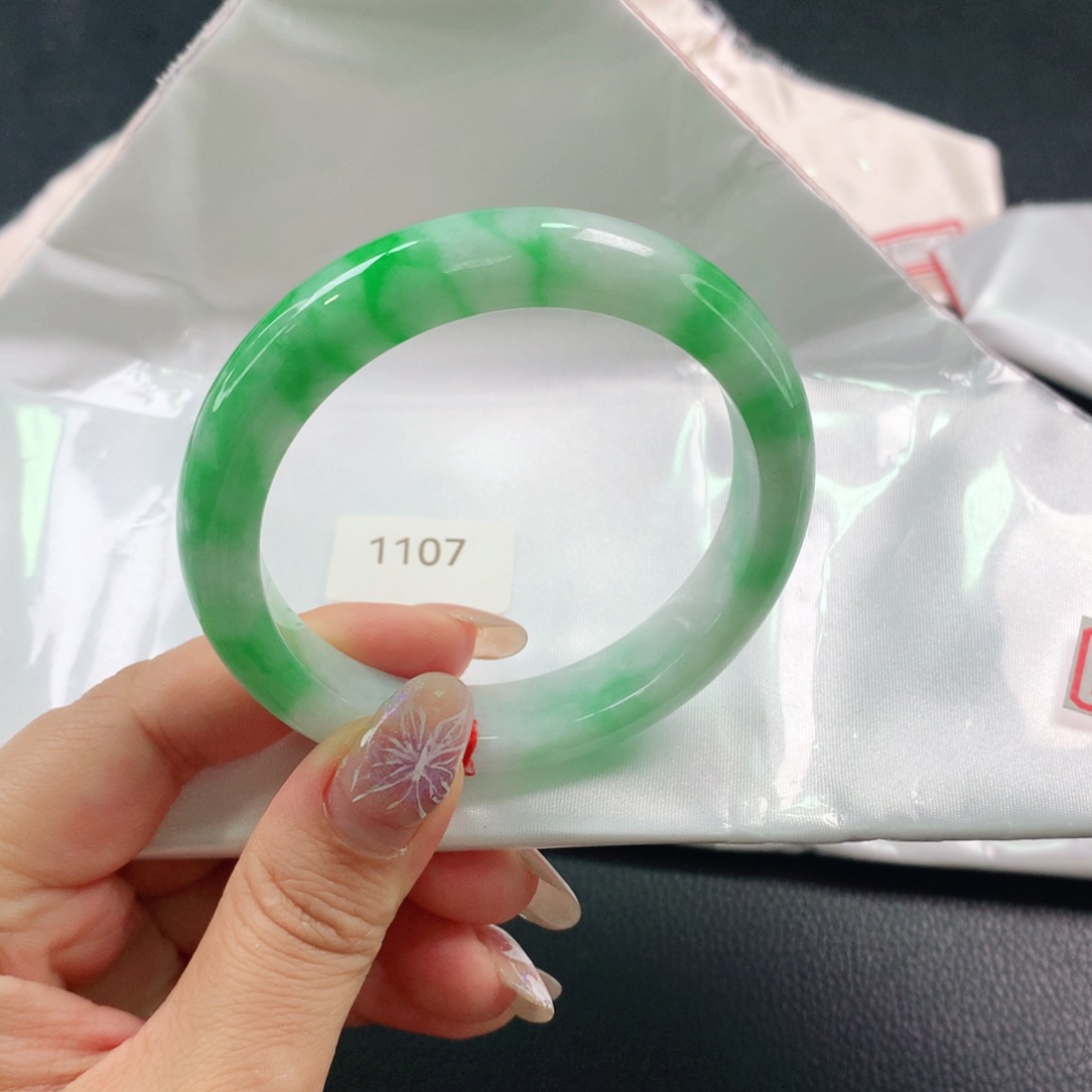 翡翠手镯未镶嵌子*03。