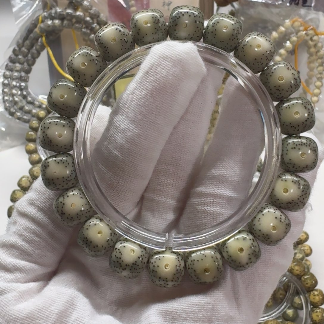 许***汐手串星月菩提冰透大眼睛