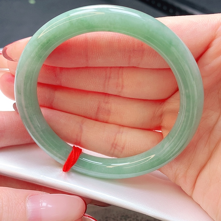 翡翠手镯未镶嵌53圆条