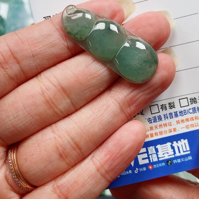 【闪购商品】翡翠未镶嵌颈饰福豆