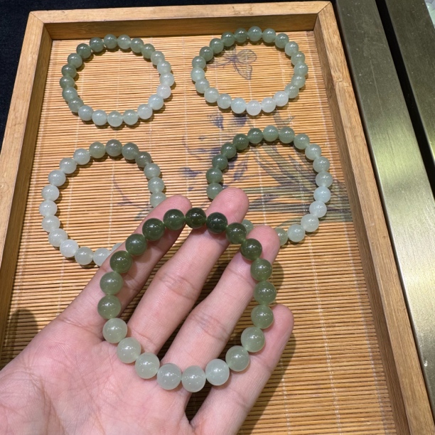 和田玉青海料湖水绿渐变8mm多样性拍一发一送女友礼物