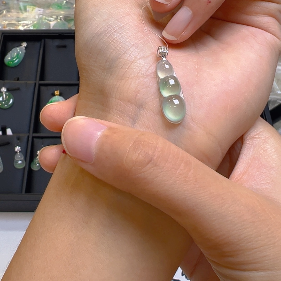 吊坠(不含链)18K金镶嵌翡翠