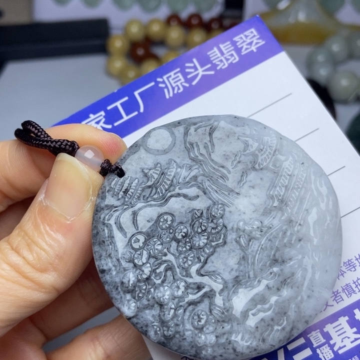 翡翠颈饰未镶嵌翡翠