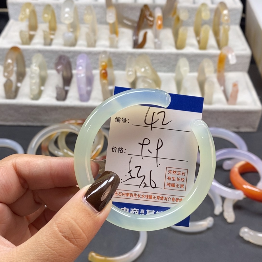 手镯玛瑙/玉髓未镶嵌42