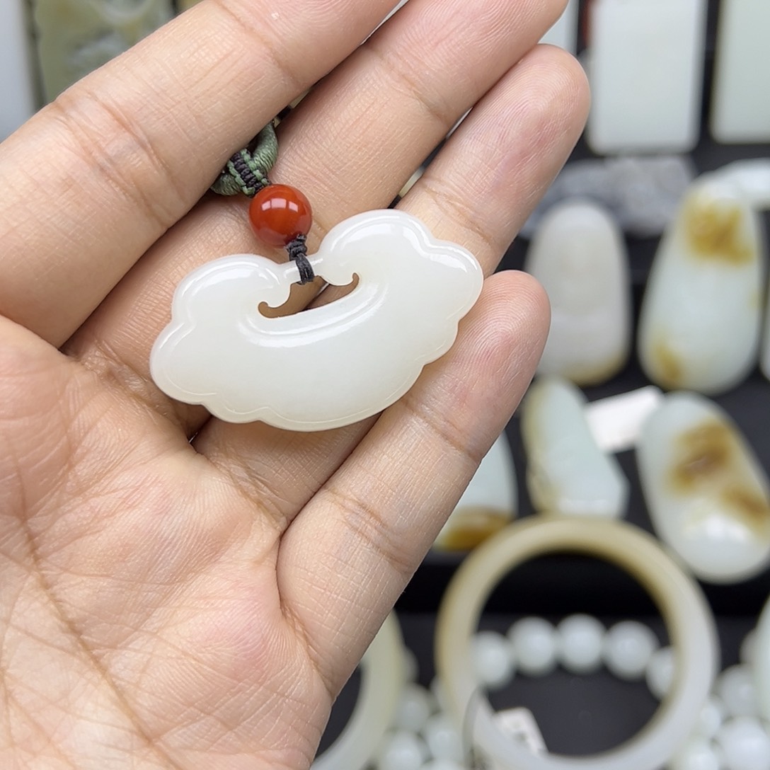 和田玉未镶嵌颈饰