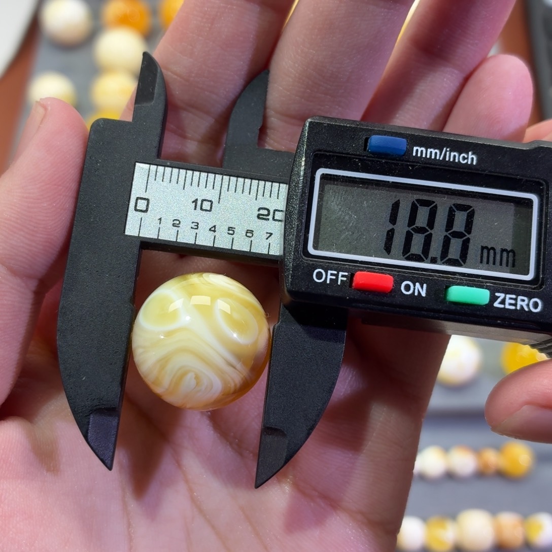 山***平琥珀未镶嵌裸石圆珠