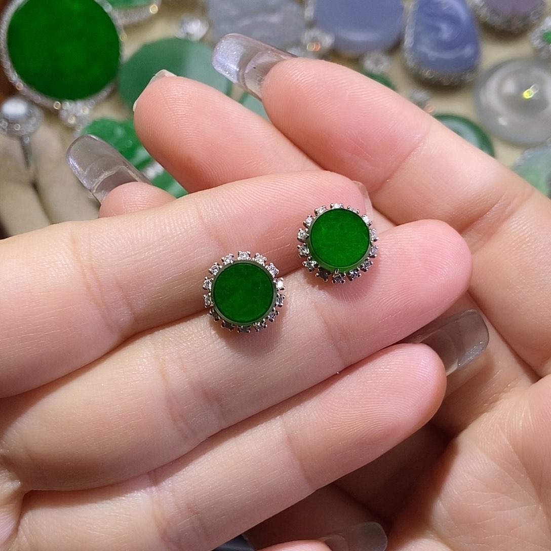 翡翠18K金镶嵌耳饰耳钉