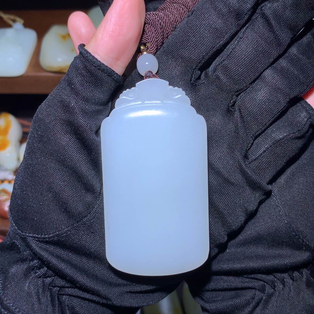 小***弟颈饰未镶嵌和田玉