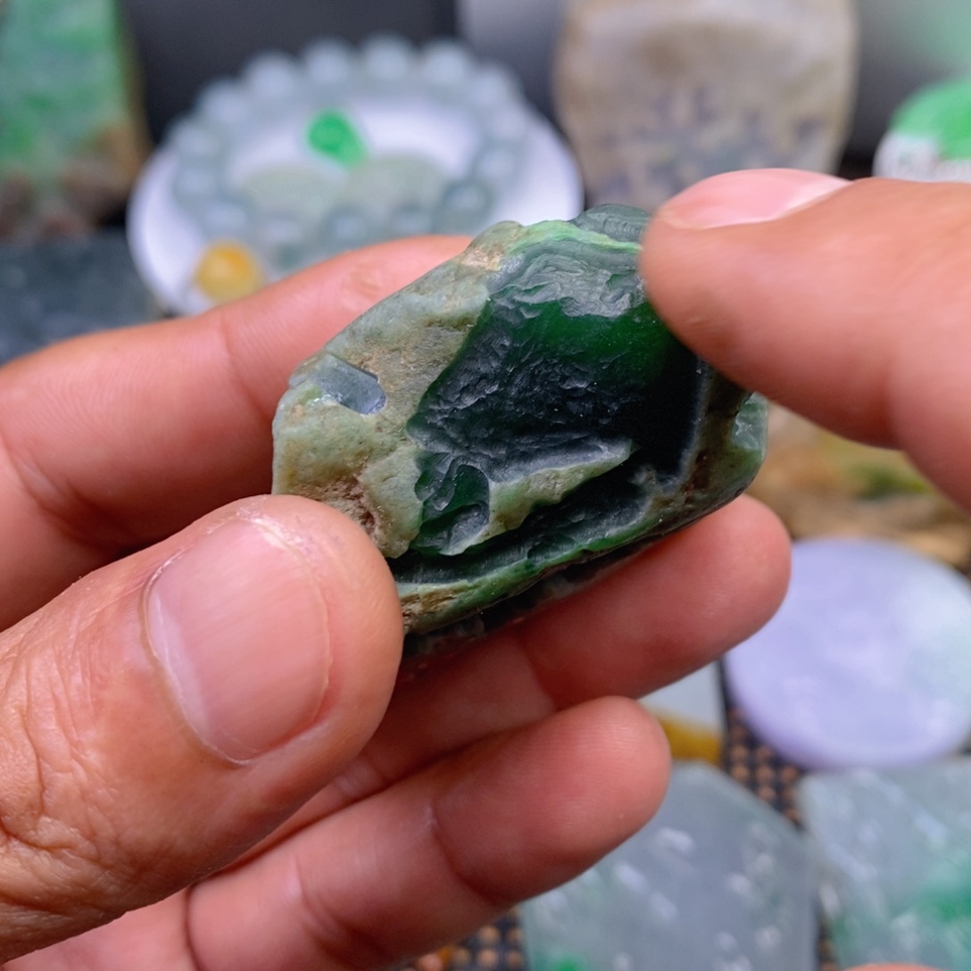 翡翠颈饰未镶嵌饭*粒翡翠