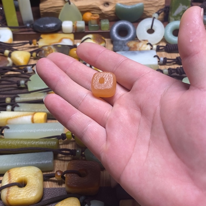 蛇纹石玉挂件未镶嵌某**C