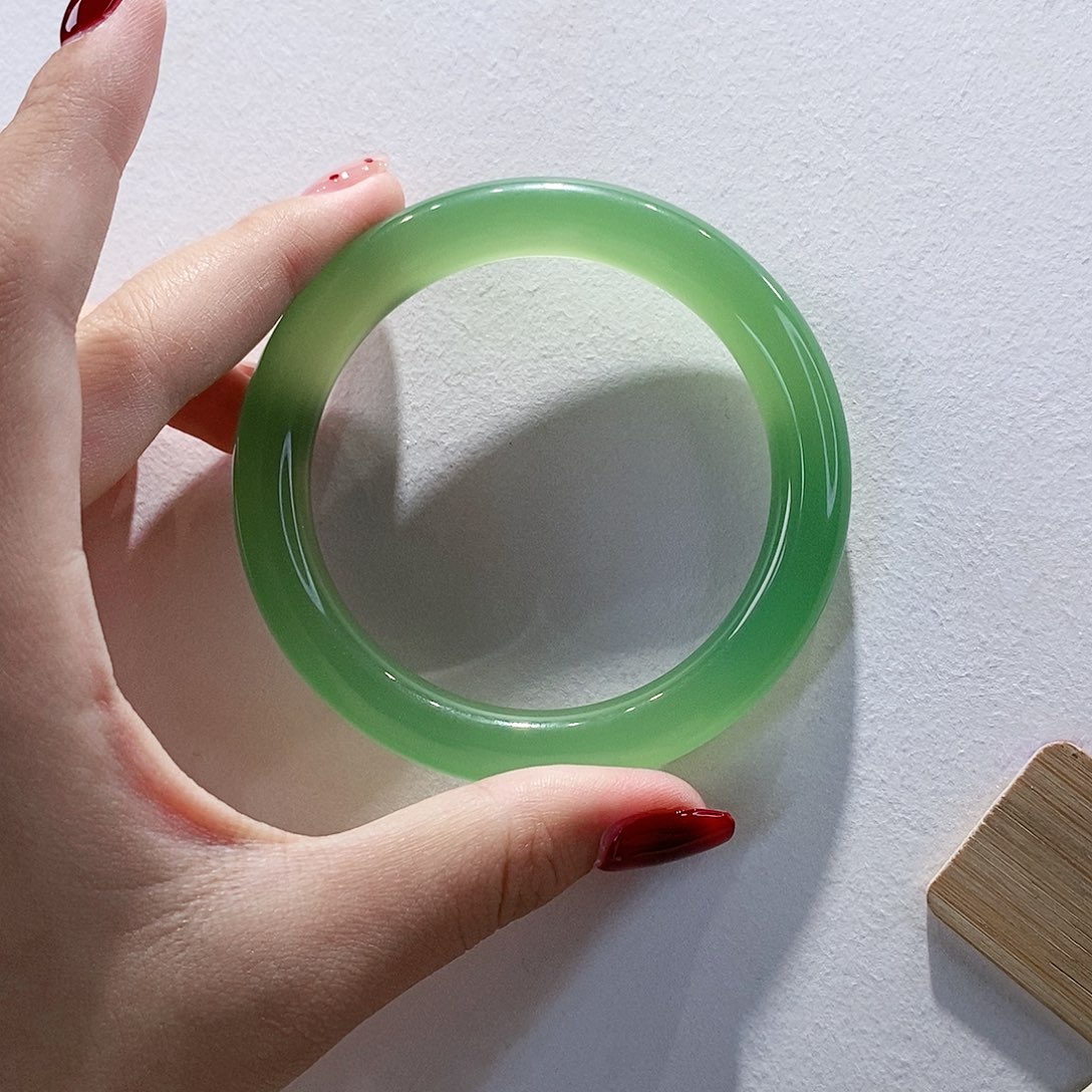 玛瑙/玉髓手镯未镶嵌59