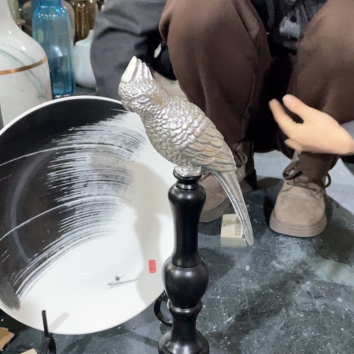 陶瓷花瓶，仿真绿植。