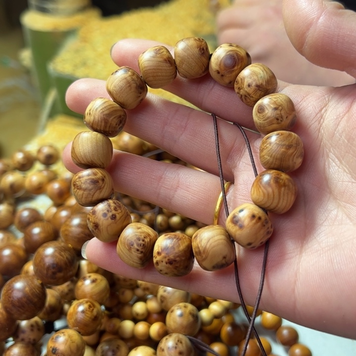 柏木（崖柏）饿****?1314老型瘤疤手串