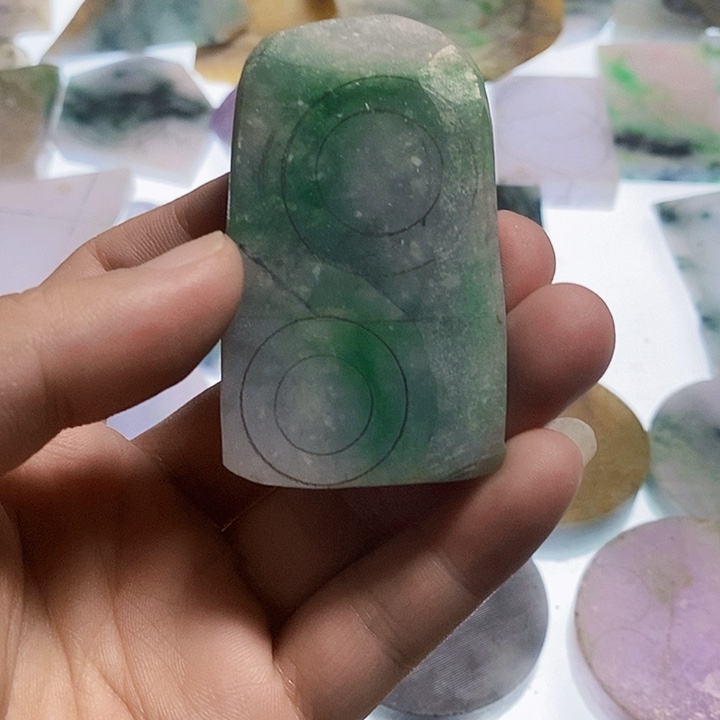 皈***持定制翡翠未镶嵌切料子，包工包料戒指