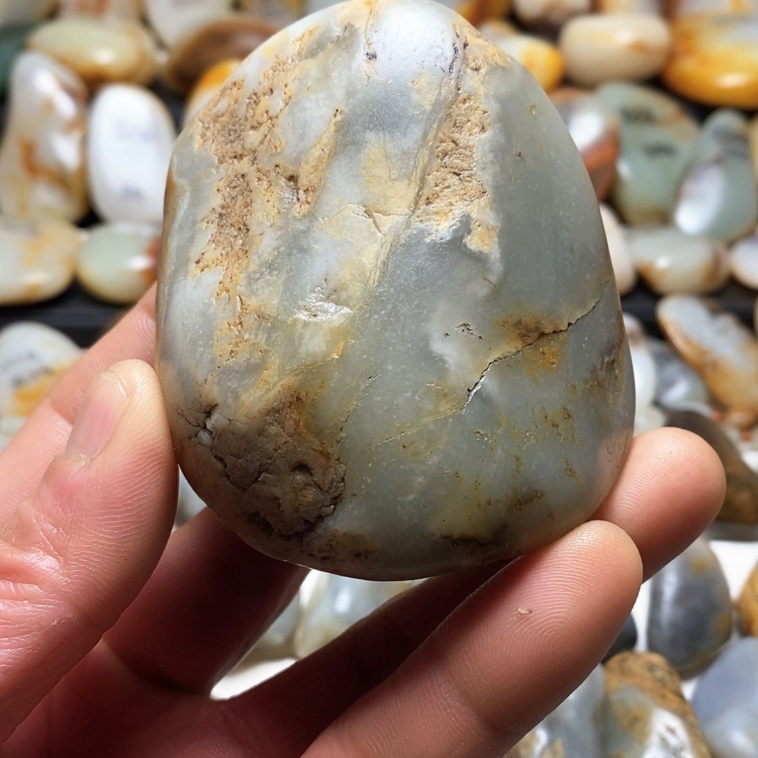 和田玉颈饰未镶嵌手把件