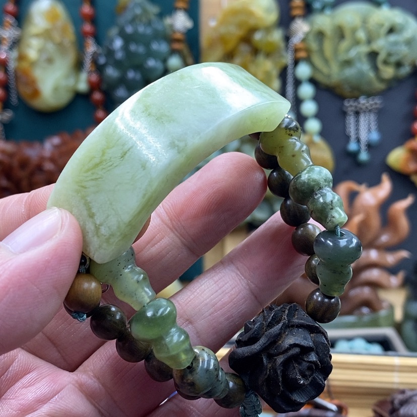 【闪购商品】未镶嵌蛇纹石玉手牌