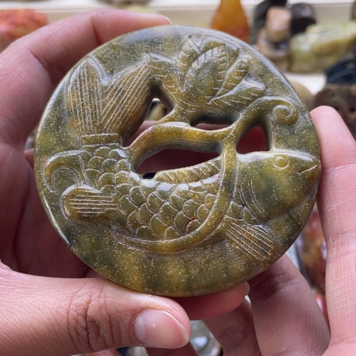 蛇纹石玉颈饰未镶嵌