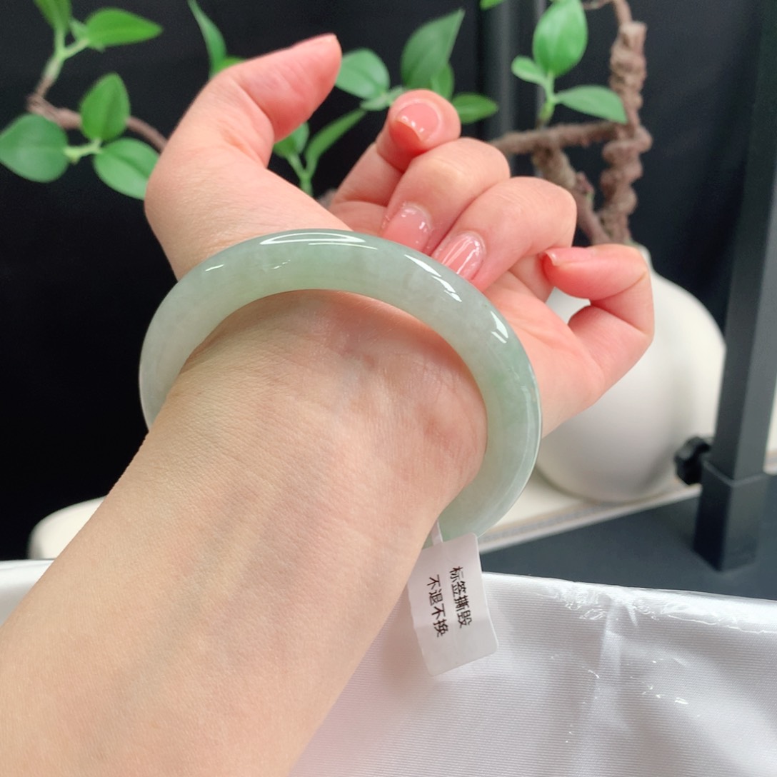 翡翠手镯未镶嵌56冰糖雪梨 