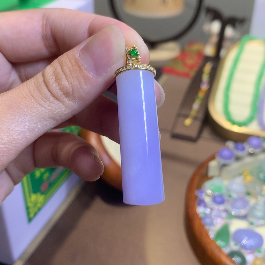 翡翠18K金镶嵌颈饰翡翠