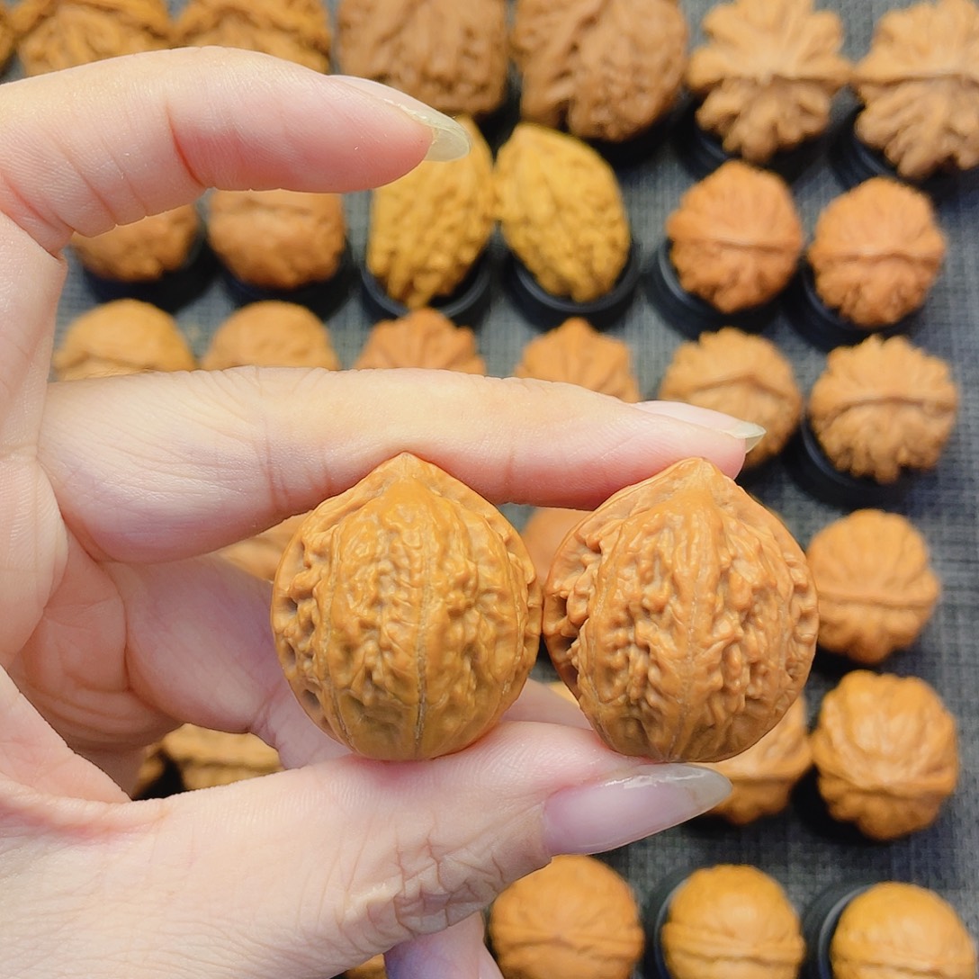 文玩核桃把件龙珠