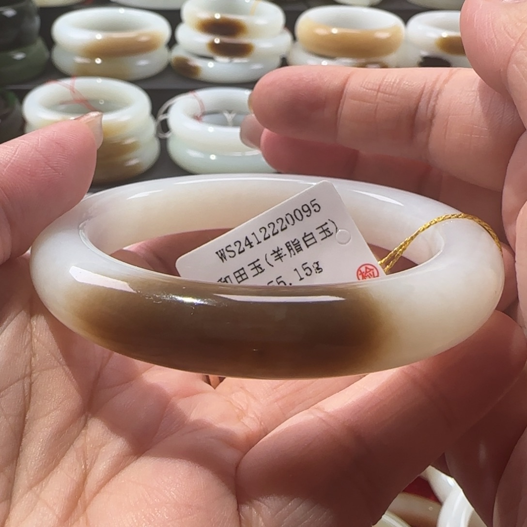 和田玉手镯未镶嵌