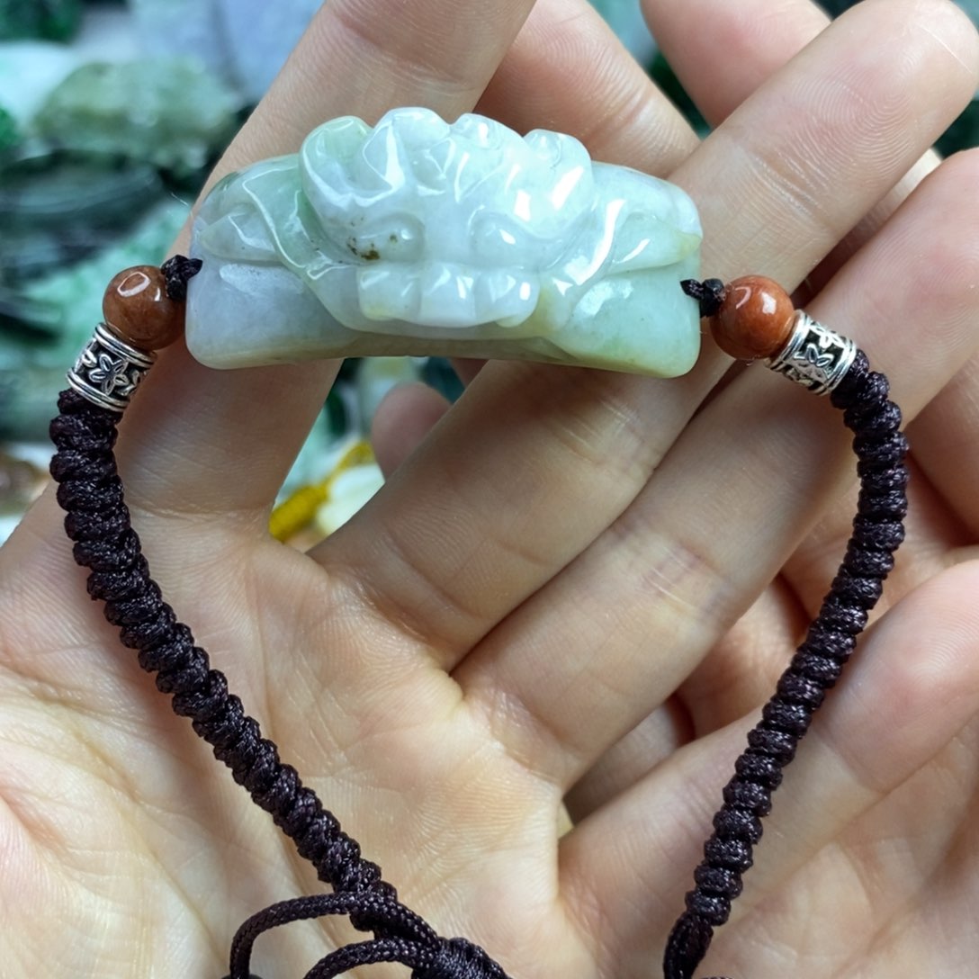 翡翠颈饰未镶嵌吊坠