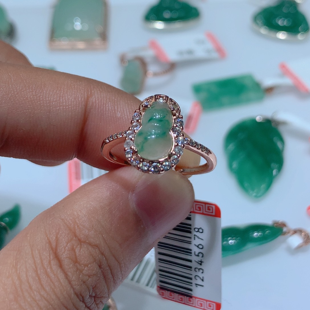 独山玉未镶嵌挂件