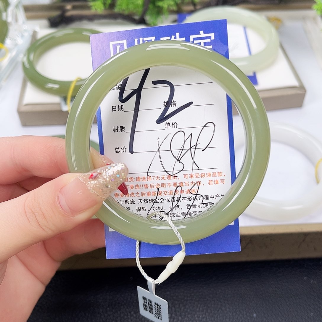 和田玉手镯未镶嵌