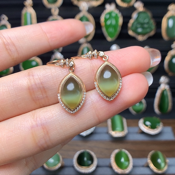 和田玉首饰18K金镶嵌