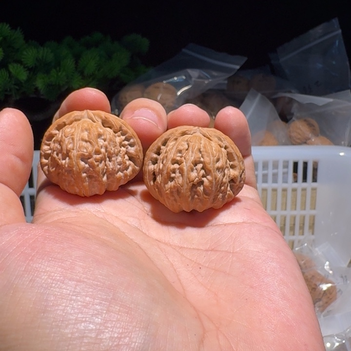 %***文玩核桃吊坠白狮子