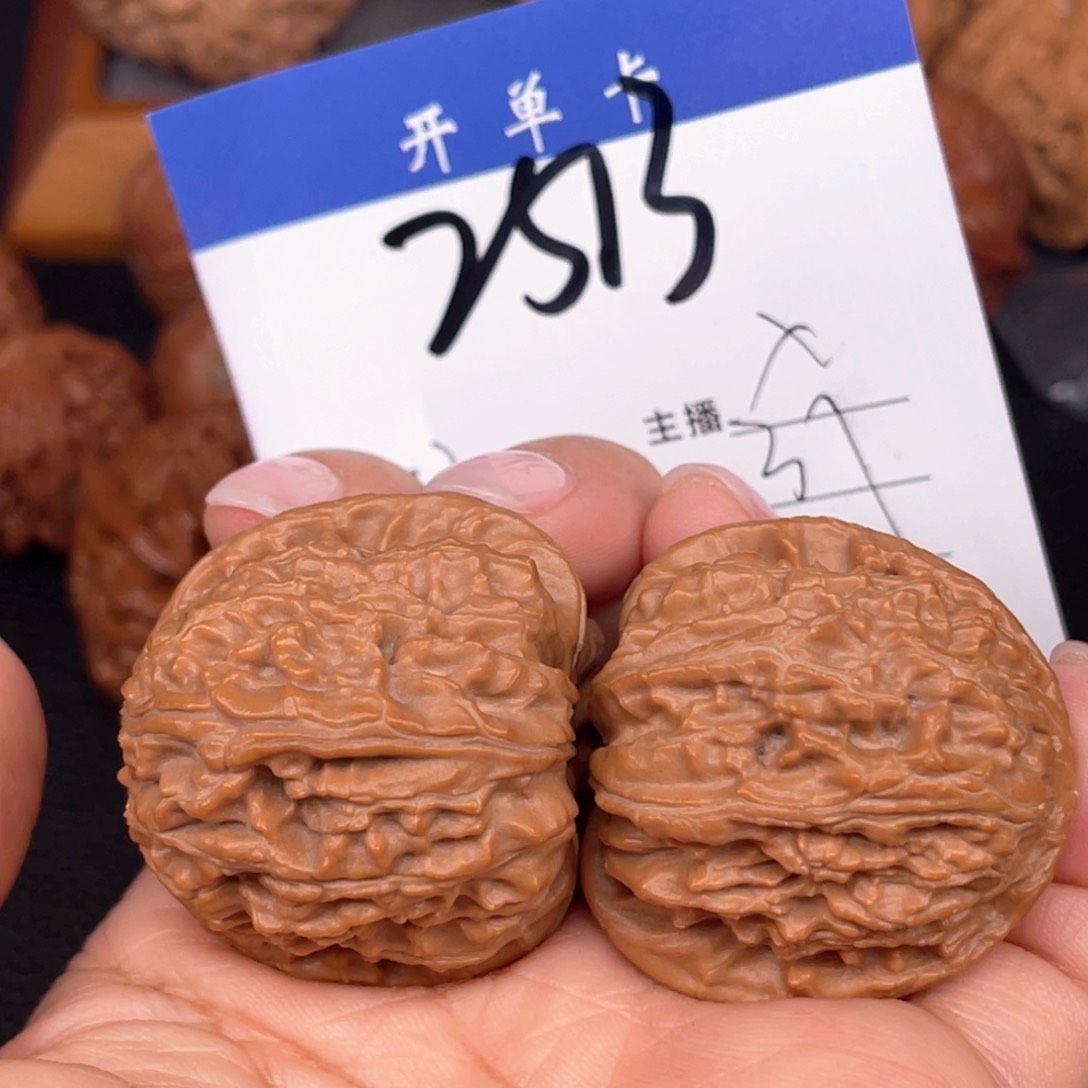 文玩核桃吊坠白狮子37尺。 无刀修2513