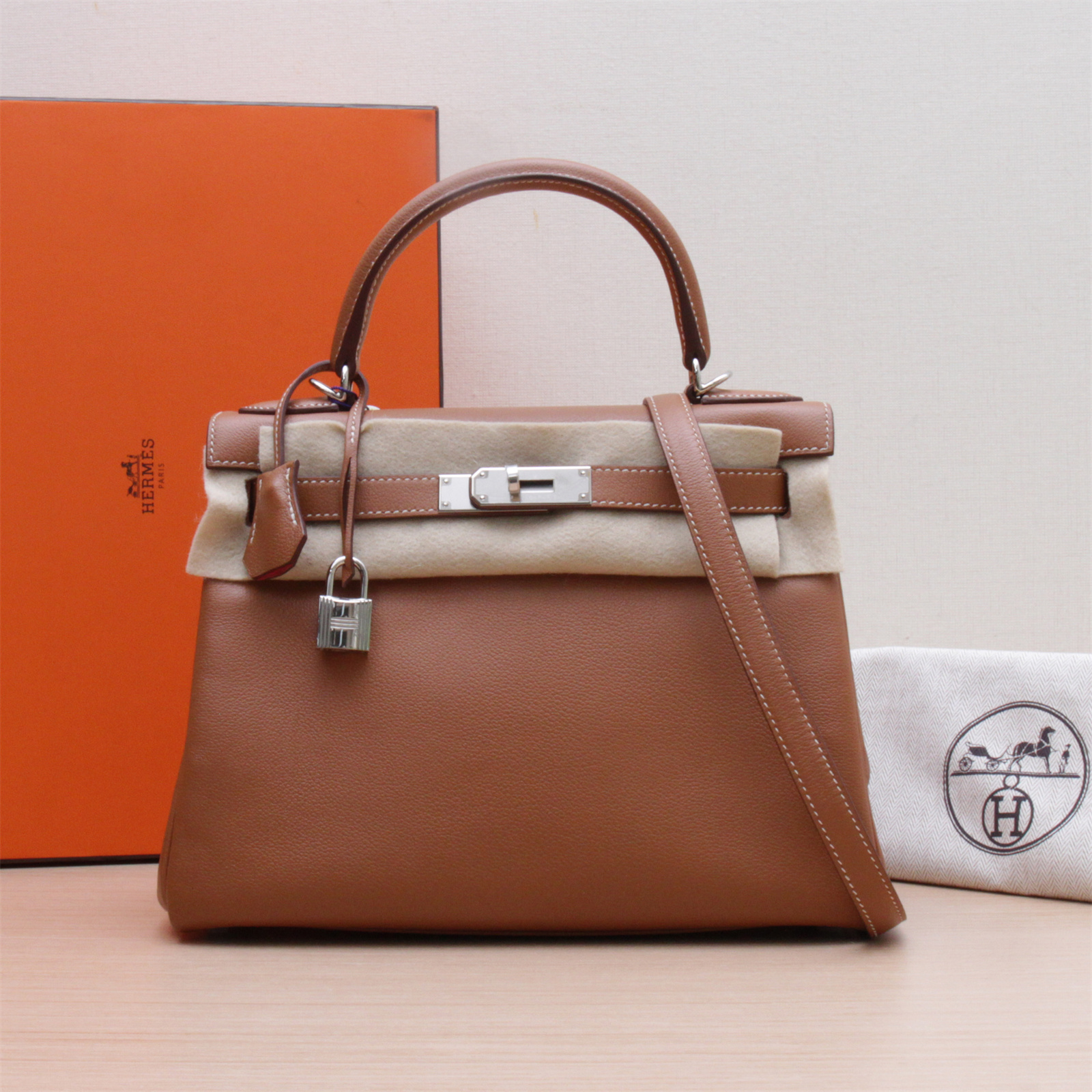 99新 Hermes/爱马仕 Kelly 28 8W新唇膏粉单肩包P223075039