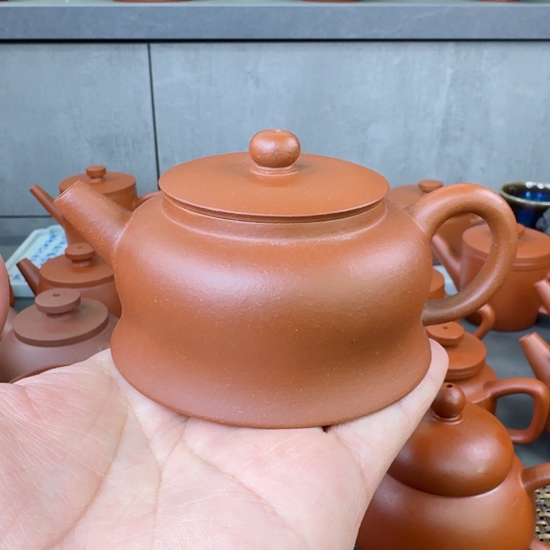 紫砂茶壶微瑕红降坡曲钟
