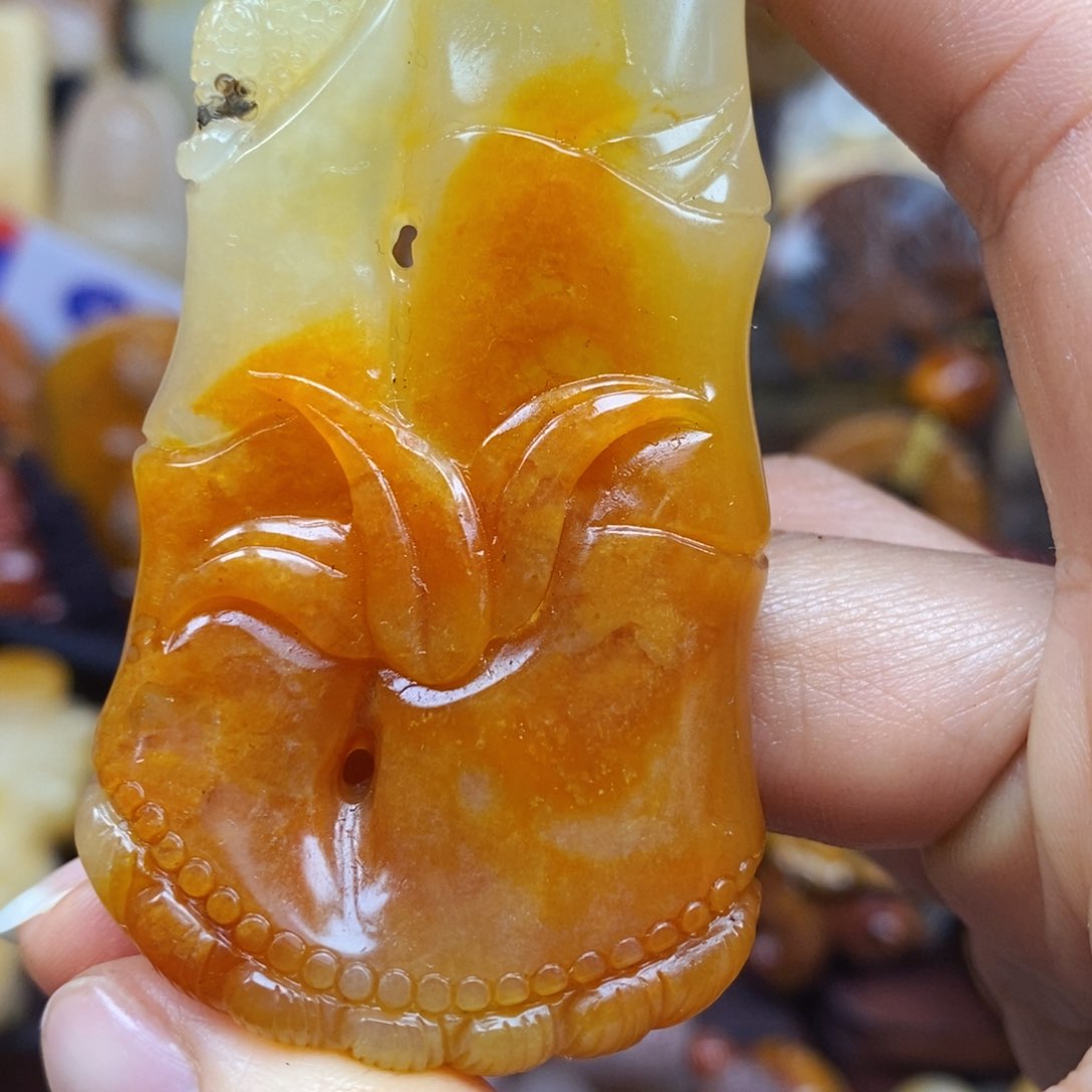 石英质玉（黄龙玉）颈饰未镶嵌