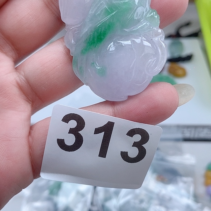 翡翠颈饰未镶嵌吊坠