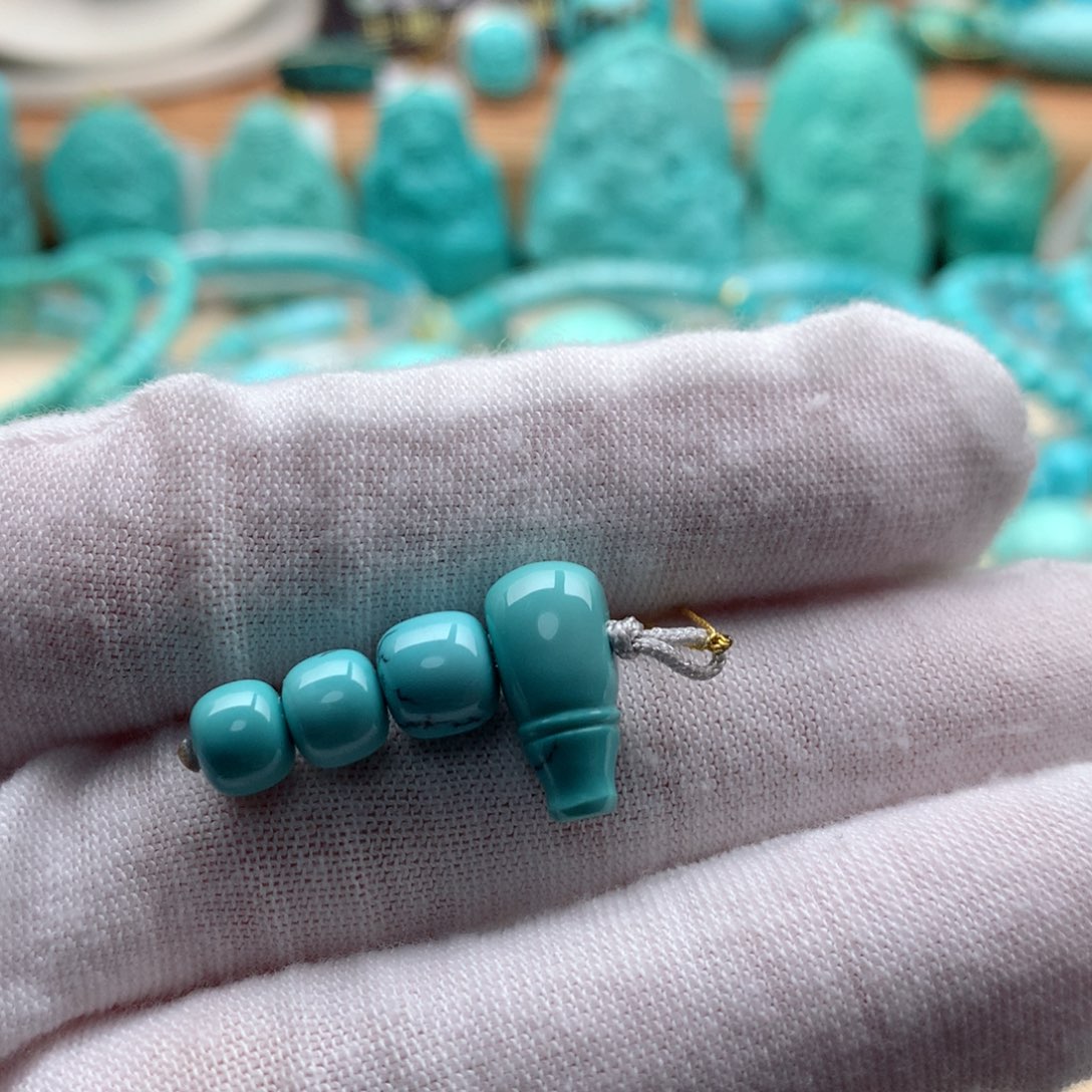 绿松石颈饰未镶嵌