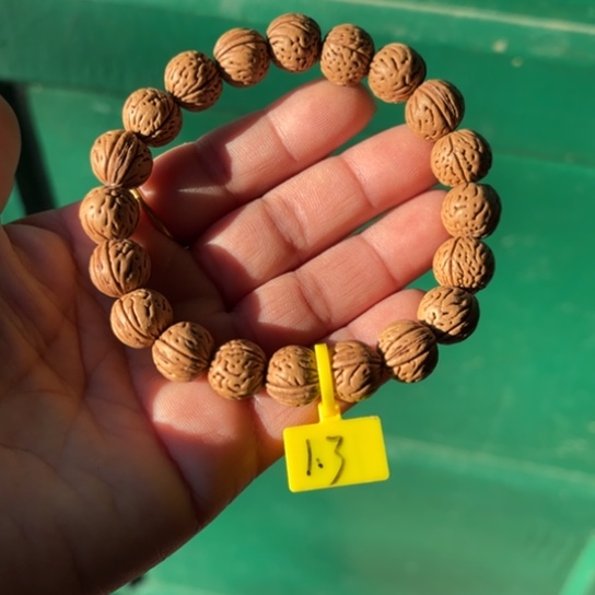 木质野生桃核手串