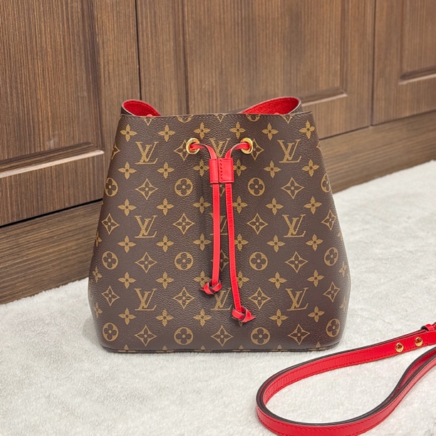 99新 LouisVuitton/路易威登 老花拼红水桶包/二奢