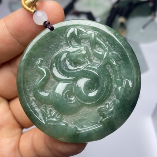 翡翠未镶嵌颈饰翡翠