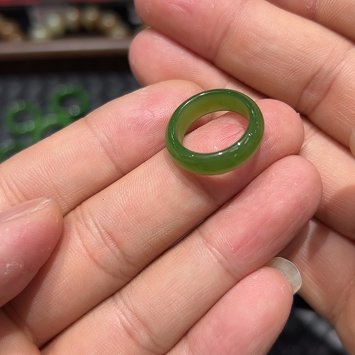 R***r和田玉未镶嵌戒指