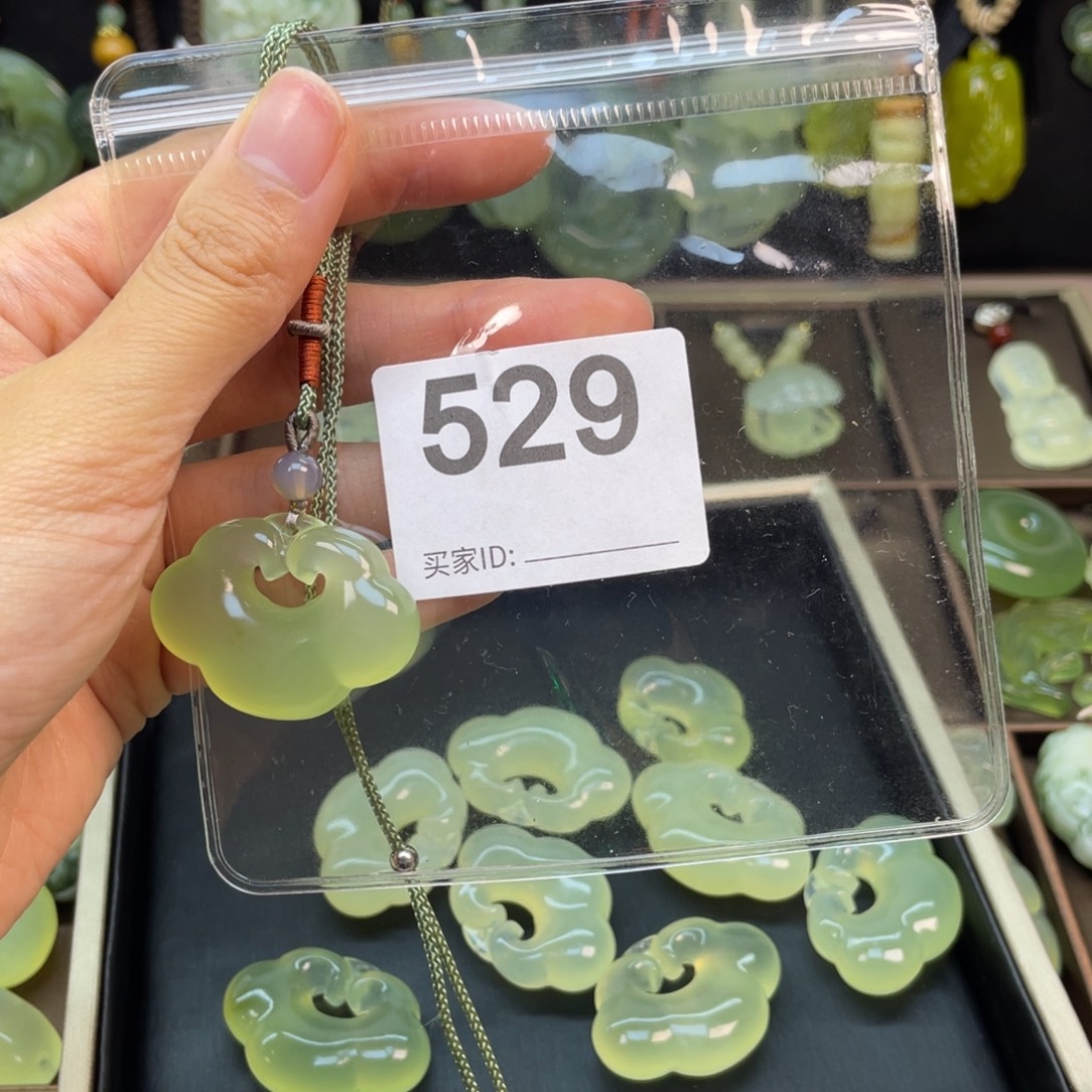 糯***）蛇纹石玉未镶嵌颈饰