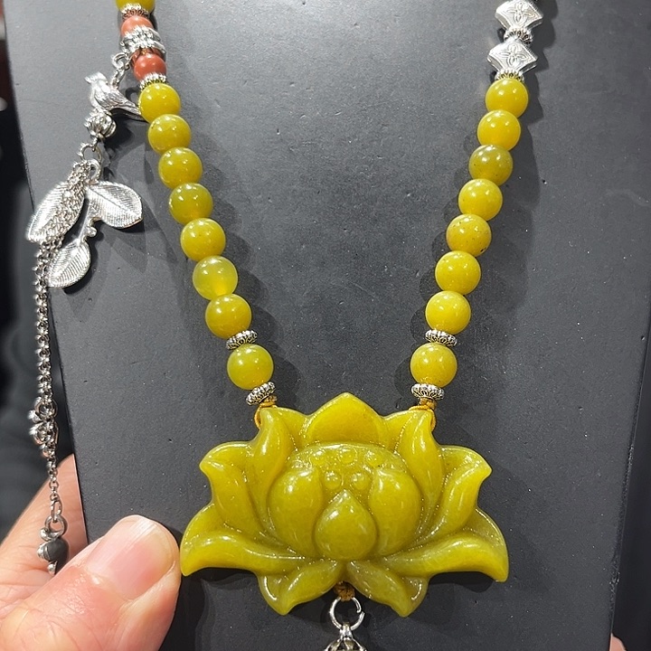 吊坠(赠链)未镶嵌和田玉（碧玉）