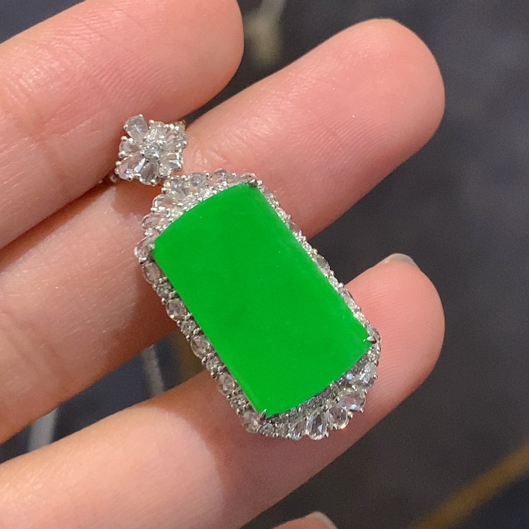 翡翠颈饰18K金镶嵌天然缅甸A货翡翠