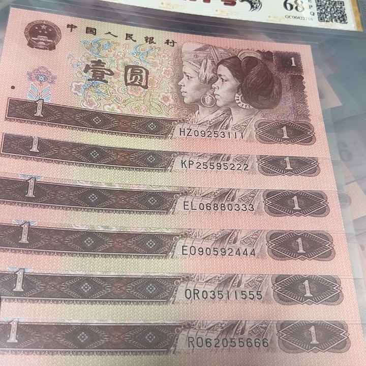 961豹子套装111-000。    
