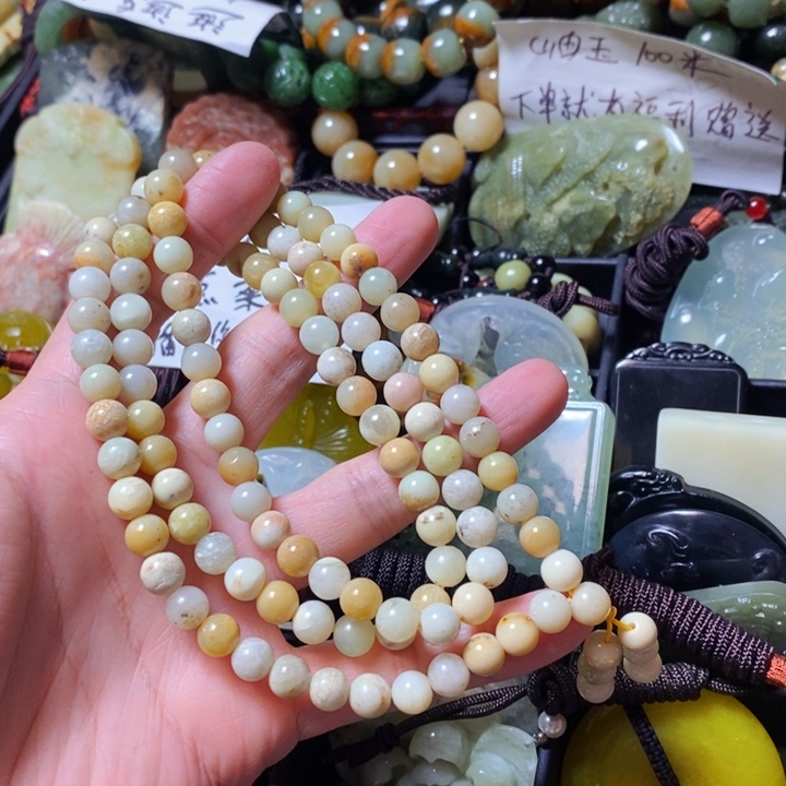 蛇纹石玉颈饰未镶嵌