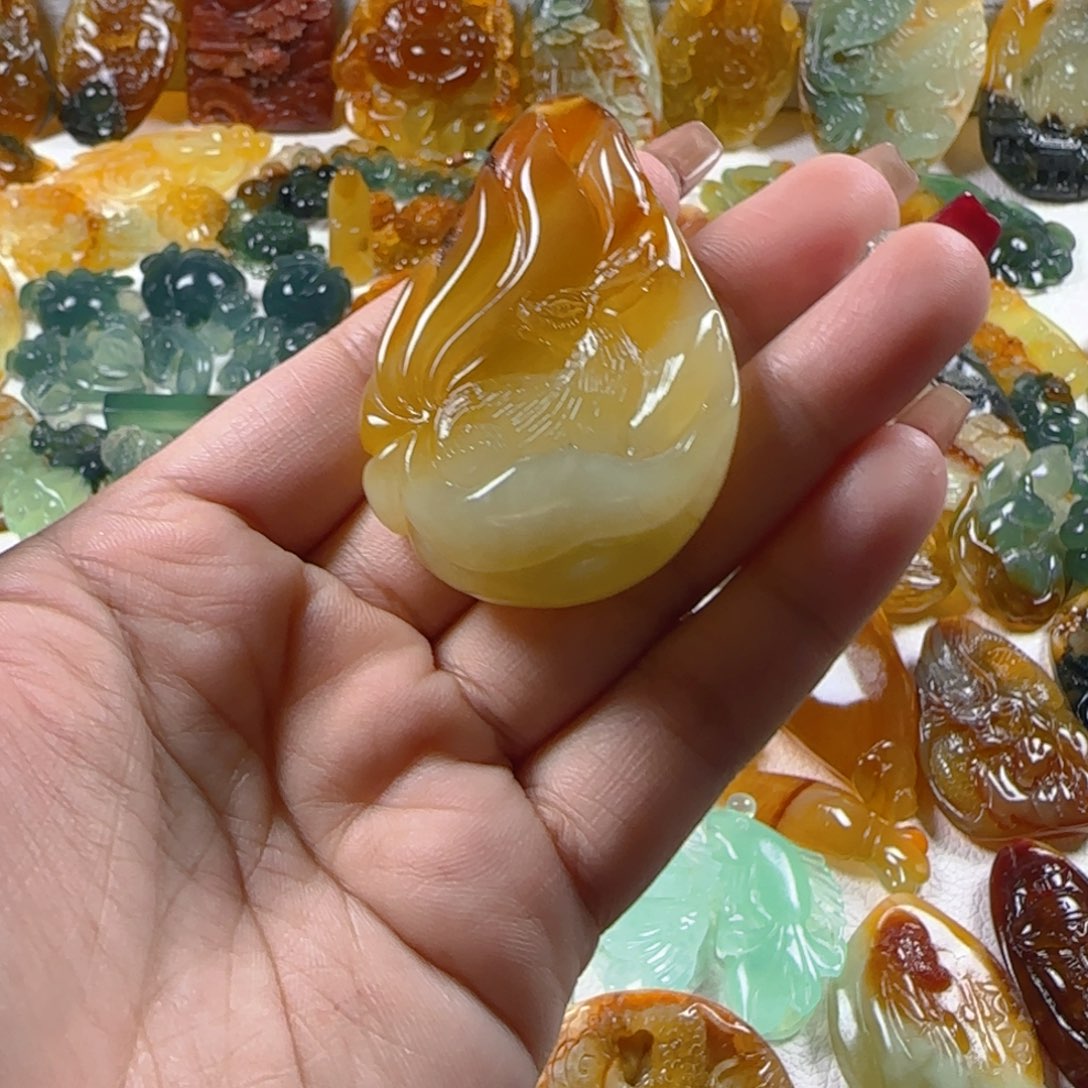 蛇纹石玉颈饰未镶嵌